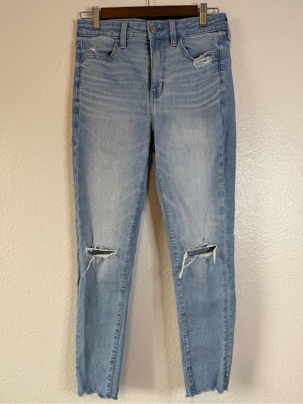 American Eagle Super High Rise Jegging Distressed Light Jeans Size 4 Short